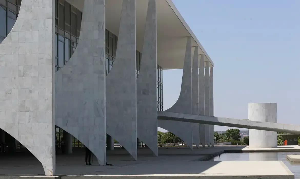 Isenção da “taxa das blusinhas” em compras até US$ 50 é sancionada