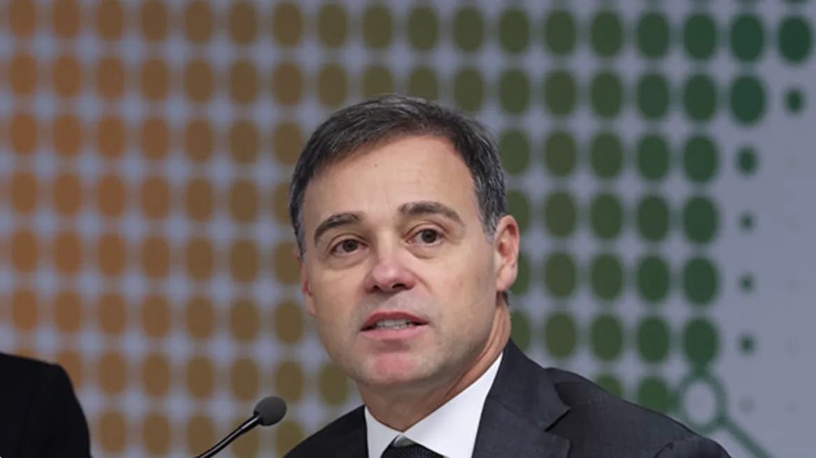 Mendonça tratou com Castro sobre prisão de Cabral; ministro diz que atuou apenas com base nos autos