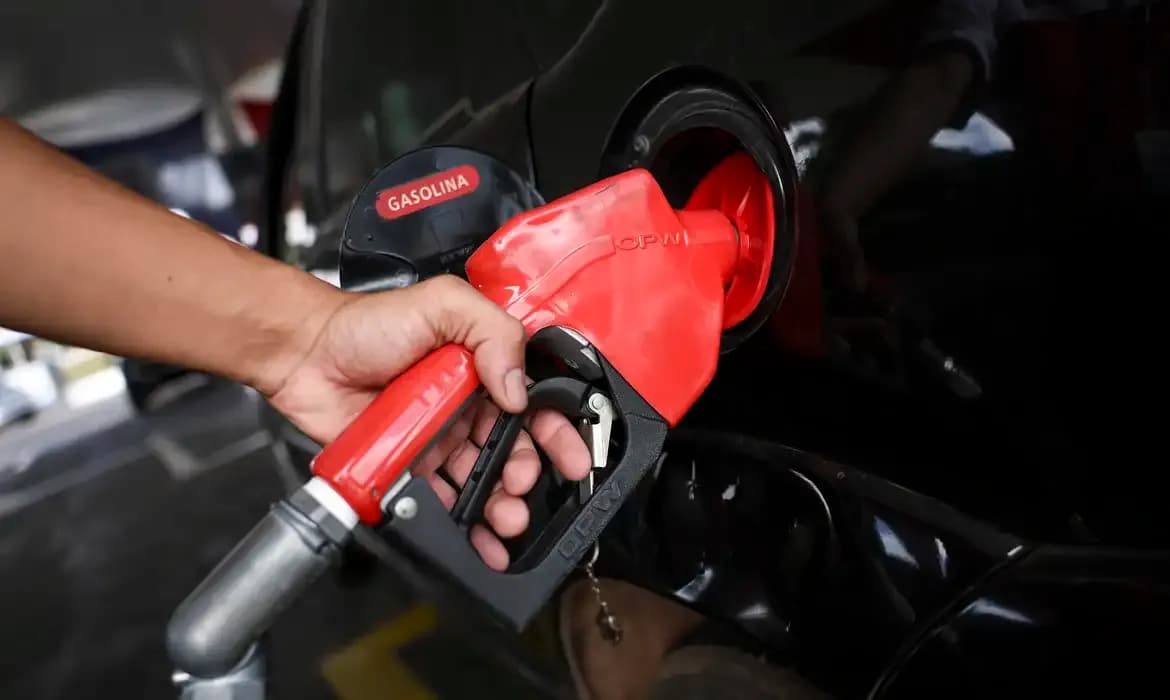 Multas por aumento abusivo de combustíveis passam de R$ 700 milhões
