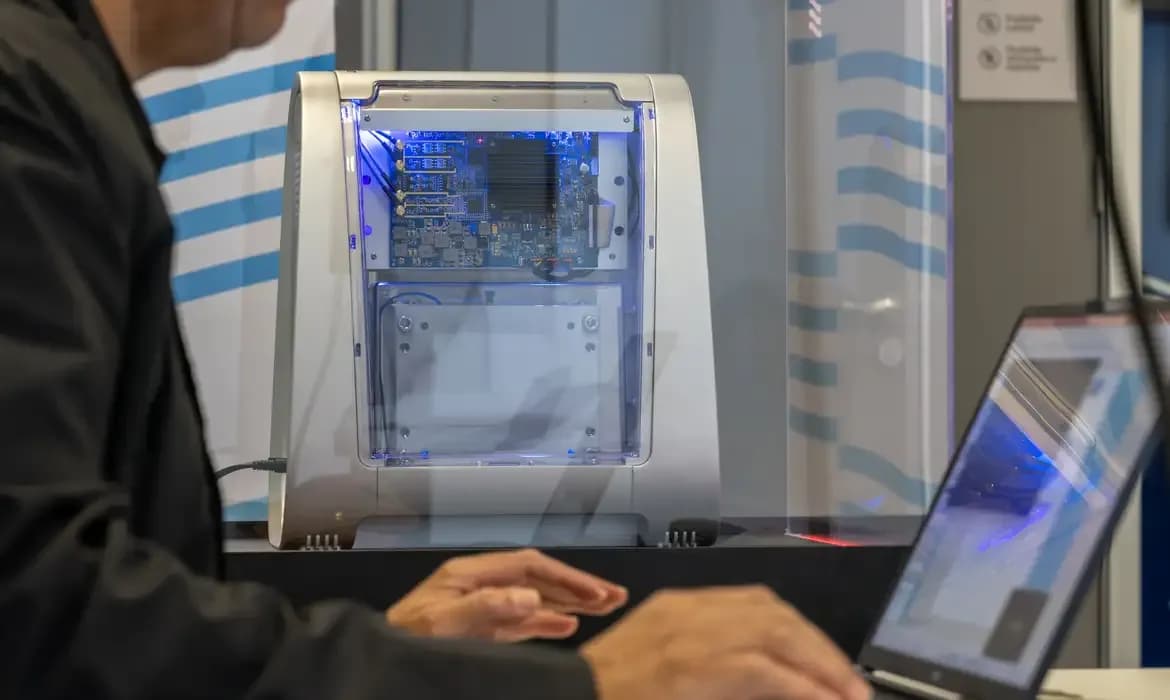 Novo computador quântico educacional passa a ser usado no Senai
