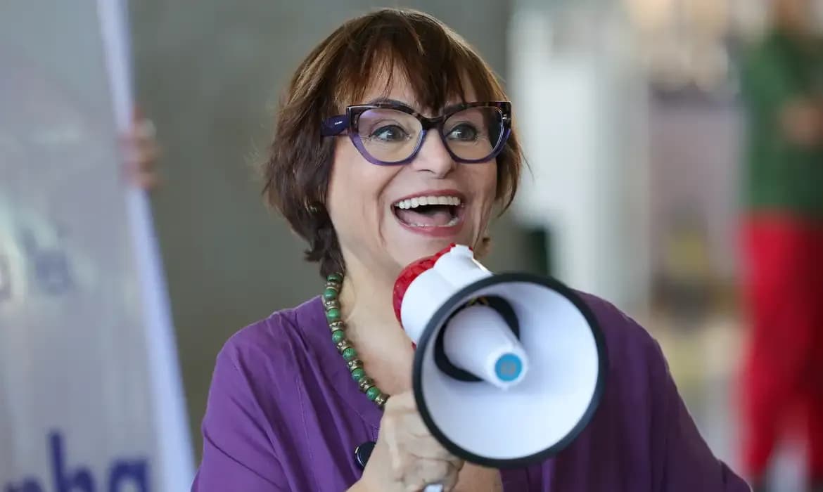Viva Maria, da Rádio Nacional, presta serviço a mulheres há 45 anos 