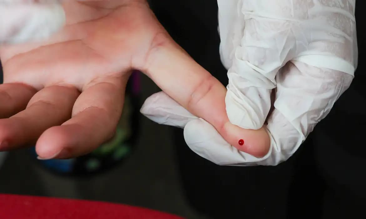 BRASIL ATINGE META NA REDUÇÃO DA TRANSMISSÃO VERTICAL  DA HEPATITE B